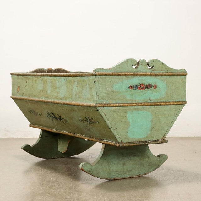 Antique Cradle in Lacquered Wood, Italy, 20th Century For Sale - Image 3 of 9