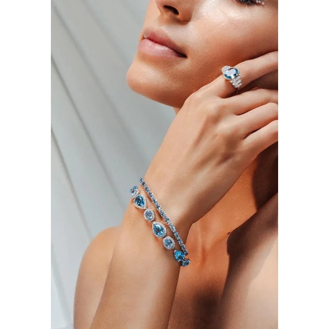 25.92 Cts Blue Topaz Diamond Modern Bracelet For Sale - Image 4 of 8