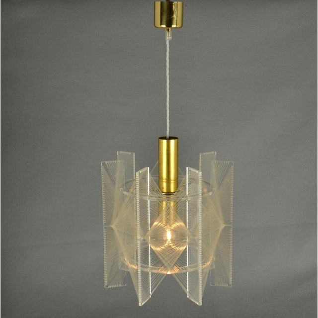 Metal Small Mid-Century Modern Pendant Lamp in Clear Acrylic Glass, Wire and Brass, 1970s For Sale - Image 7 of 18