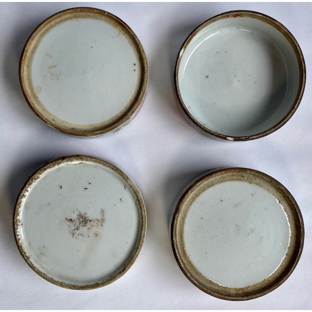 Early 20th Century Chinese Hand-Painted Four-Tiered Ceramic Keepsake Box For Sale - Image 10 of 10