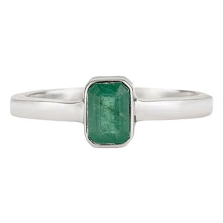 Emerald Bezel Set Solitaire Ring in 925 Sterling Silver - Size 6 For Sale