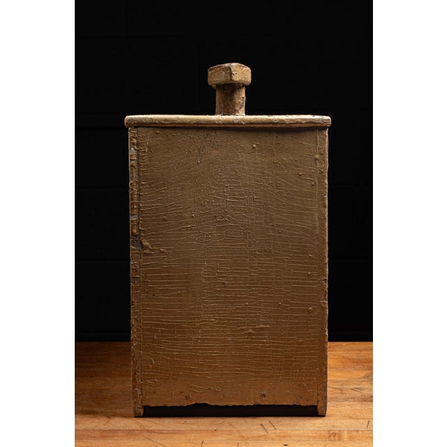 Early Chippy Shoeshine Stand With Drawers in Green For Sale - Image 4 of 12