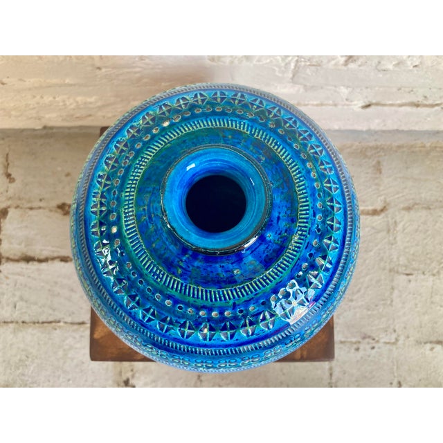 1960s Ceramic Rimini Blue Series Vase by Aldo Londi for Flavia Montelupo, 1960s For Sale - Image 5 of 7