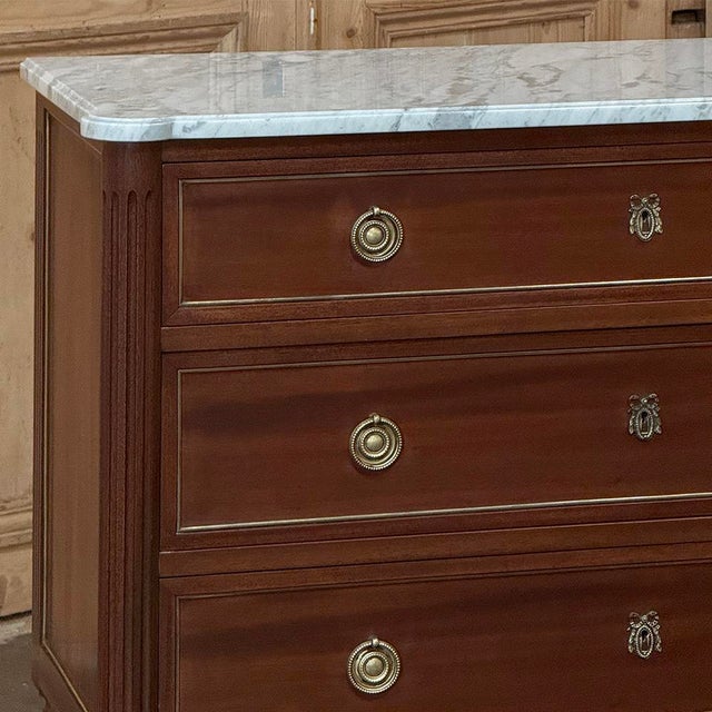 Early 20th Century Louis XVI Mahogany Carrara Marble Top Commode For Sale - Image 5 of 17