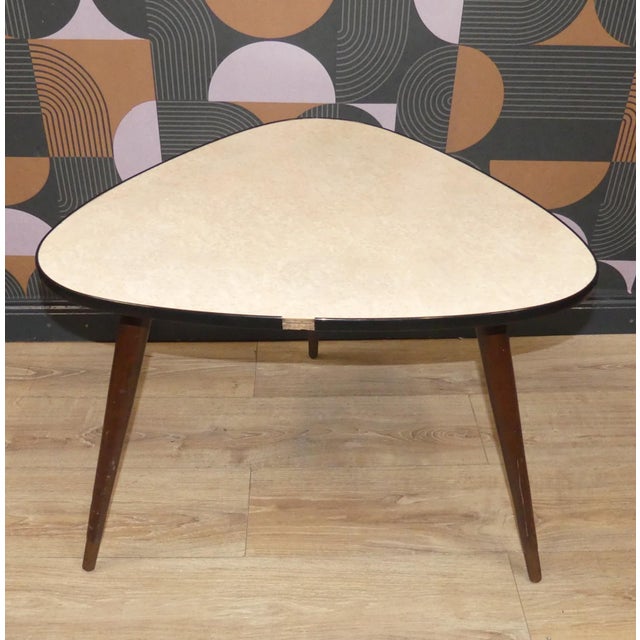 1950s Kidney-Shaped Cocktail Table with Pink Formica Top and Brass Details, 1950s For Sale - Image 5 of 11