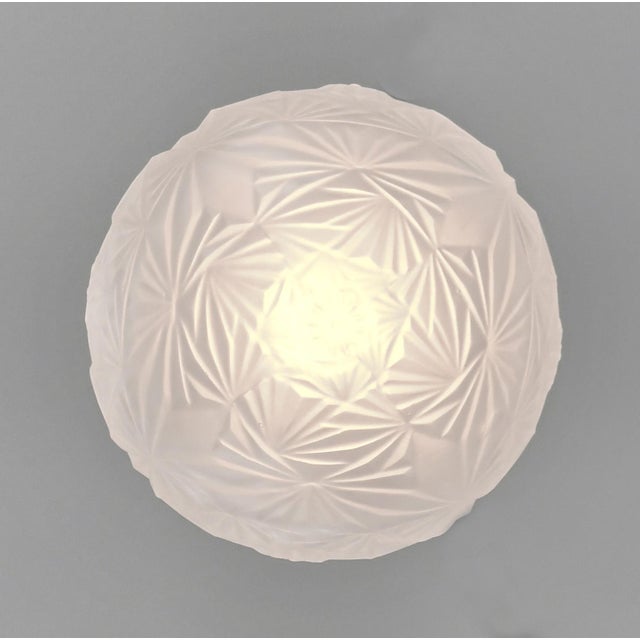 Silver Pair of Jamain & Sonover French Art Deco Flush Mounts - 1930s Frosted Glass & Nickeled Bronze For Sale - Image 8 of 10