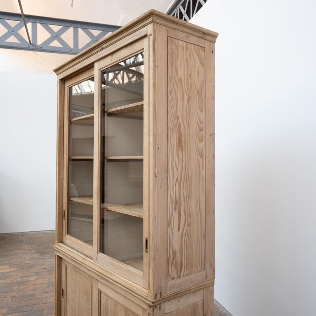 Early 20th Century Oak Bookcase with Sliding Doors For Sale - Image 3 of 14