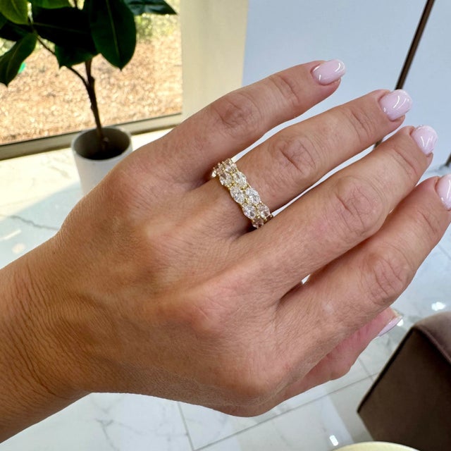 Gender: Ladies Metal Type: 18k Yellow Gold Size: 6.5 Width: 5.70 mm Weight: 5.01 grams Ladies 18K yellow gold two-row,...