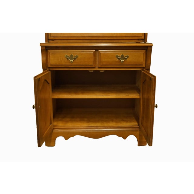 1960s Early American Williams Furniture Colonial Style Solid Hard Rock