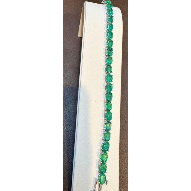 Emerald 22 Carat Natural Emerald Cocktail Tennis Bracelet 14 Karat White Gold 7" For Sale - Image 8 of 18