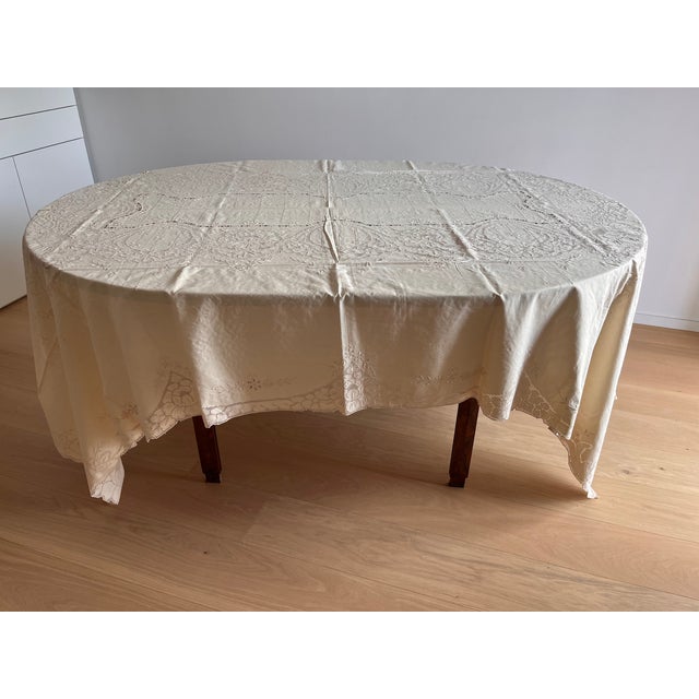 Textile Beige Hand-Embroidered Linen Tablecloth and Napkins, 1890s, Set of 13 For Sale - Image 7 of 7