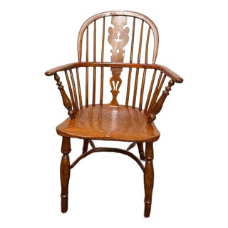 Antique 19th Century English Yew Wood and Elmwood Windsor Bow-Back Armchair For Sale