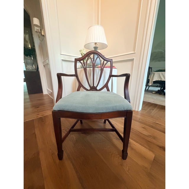 1950s Set of 4 Vintage Hepplewhite/Georgian Style Shield-Back Arm Dining Chairs With Classic Wheat Detail For Sale - Image 5 of 7