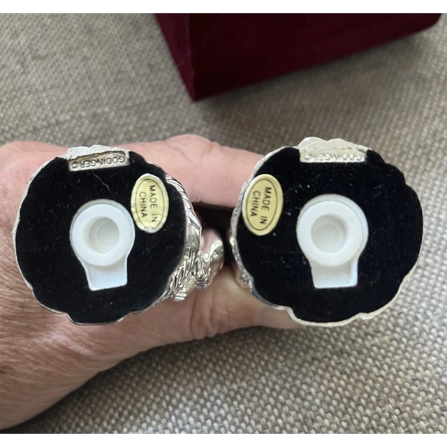 Silver Vintage Godinger Silver Plated Christmas Santa Claus Salt and Pepper Shaker Set For Sale - Image 8 of 9