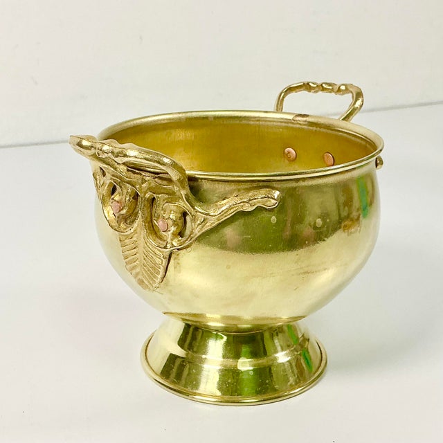 English Mid-Century Hollywood Regency Boho Chic English Traditional Style Pedestal Brass Planter For Sale - Image 3 of 11