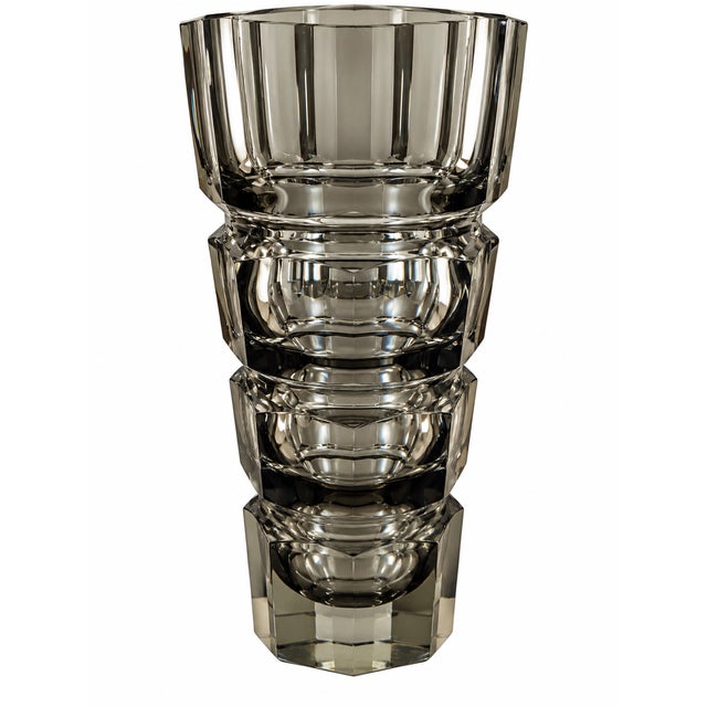 1930s Art Deco Faceted Smoky Crystal "Stepped" Prism Vase by Josef Hoffmann for Moser For Sale - Image 4 of 4