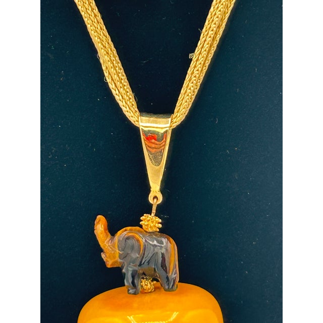 1940s Bakelite Amber Necklace W/ Tiger’s Eye Elephant Pendant & Gold Chain Tassels For Sale In Salt Lake City - Image 6 of 8
