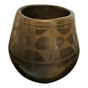 Vintage Aguilar Blackware Pottery Vessel – Hand‑Etched Geometric Design