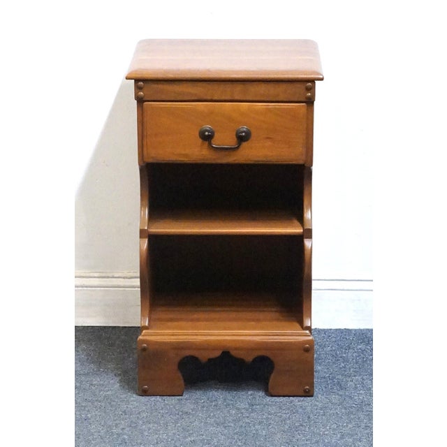 American Abernathy Furniture Co. Solid Hard Rock Maple Early American 16" Open Cabinet Nightstand For Sale - Image 3 of 12