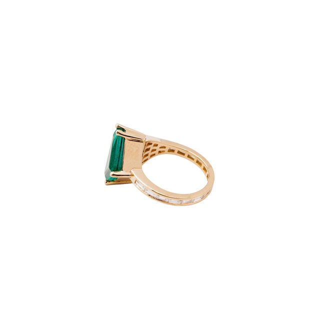 2020s Natural Zambian Emerald 3.99cts & Diamond 1.25cts Ring in 18k Gold For Sale - Image 5 of 8