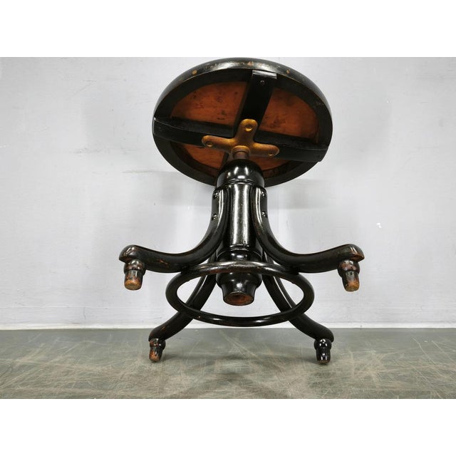 Adjustable Bentwood Piano Stool in the style of Thonet, Czechoslovakia, 1930s For Sale - Image 9 of 10