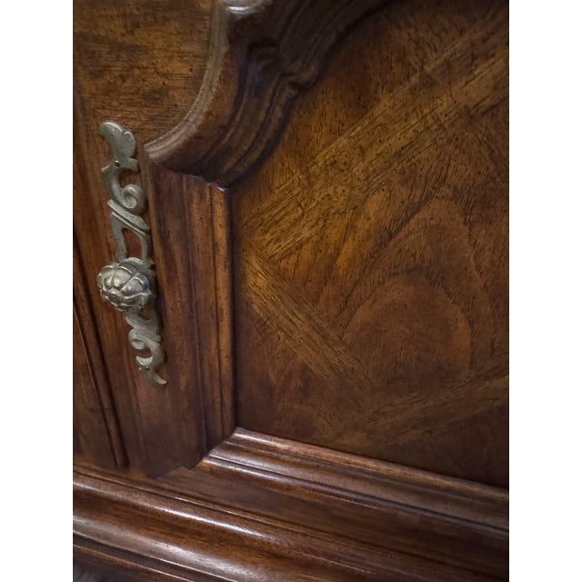 1970s Drexel Touraine II Pecan French Country Lighted China Cabinet For Sale In Houston - Image 6 of 12