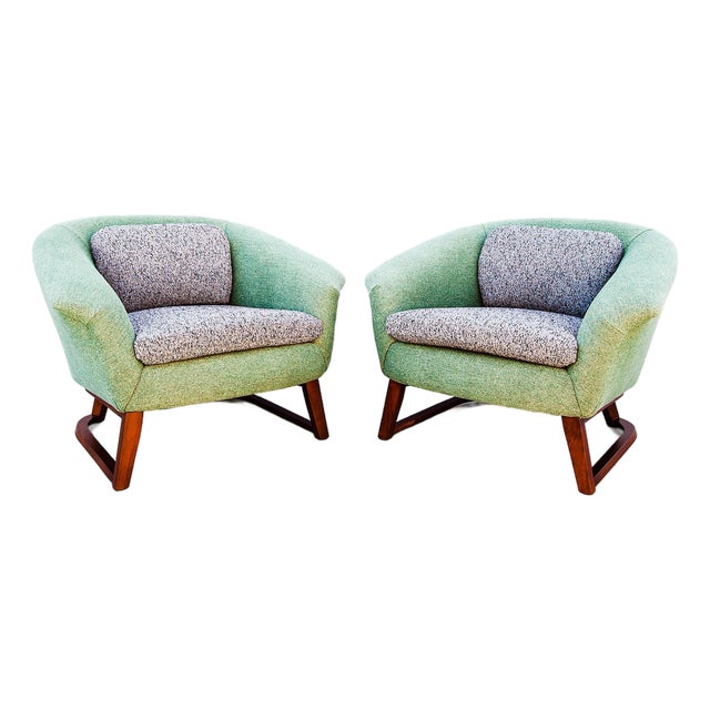 Vintage 1960s Jens Risom Mid Century Modern Barrel Lounge Chairs, Attributed For Sale