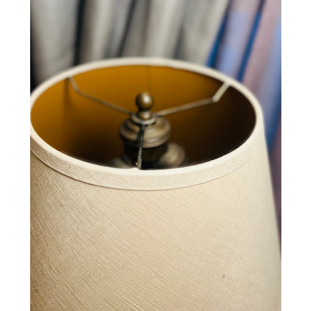 1950s 1950s Nautical Wooden Ship Wheel Table Lamp With Linen Gold-Lined Shade – Coastal Maritime Accent Lighting For Sale - Image 5 of 7