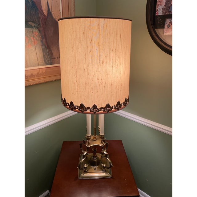 Mid-Century Modern Vintage Stiffel 4-Candle Bouillotte Table Lamp & Shade For Sale - Image 3 of 13