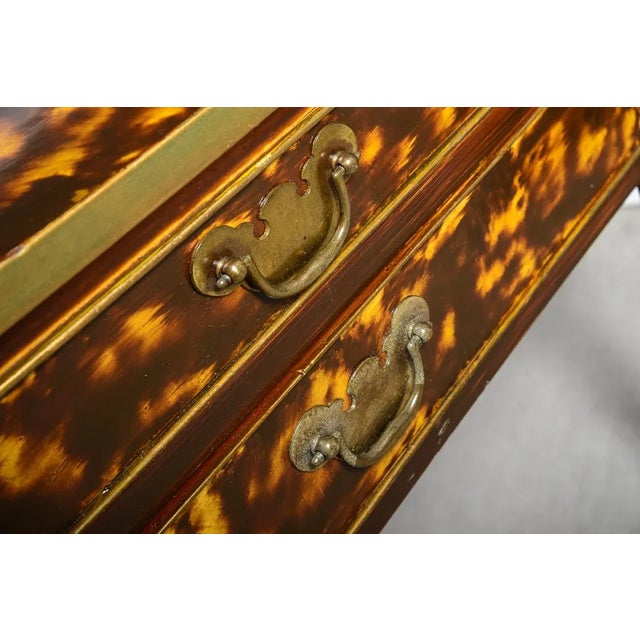 American Lacquered Tortoiseshell Side Table by Henkel-Harris, Virginia For Sale - Image 9 of 12
