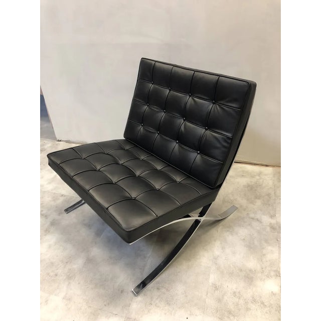 Dimensions : H75 x W75 x D75 Color : black Material : leather Style : modernist / bauhaus Conical Barcelona chair,...