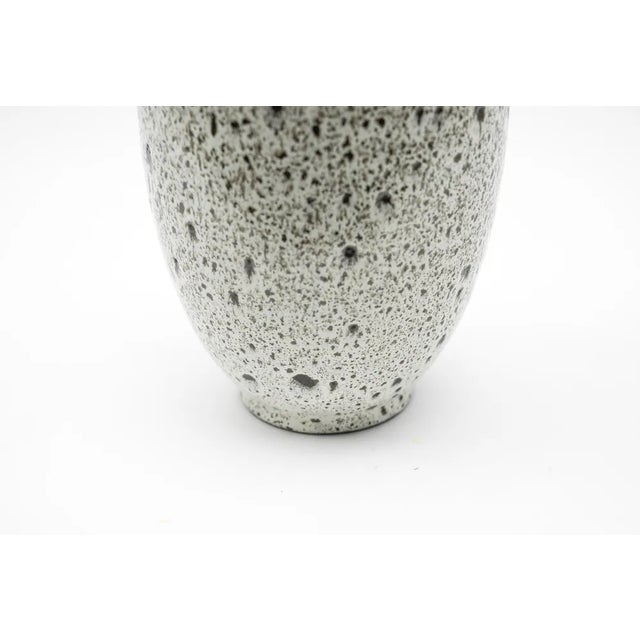 White & Black Studio Ceramic Vase by Wilhelm & Elly Kuch, Germany, 1960s For Sale - Image 4 of 7