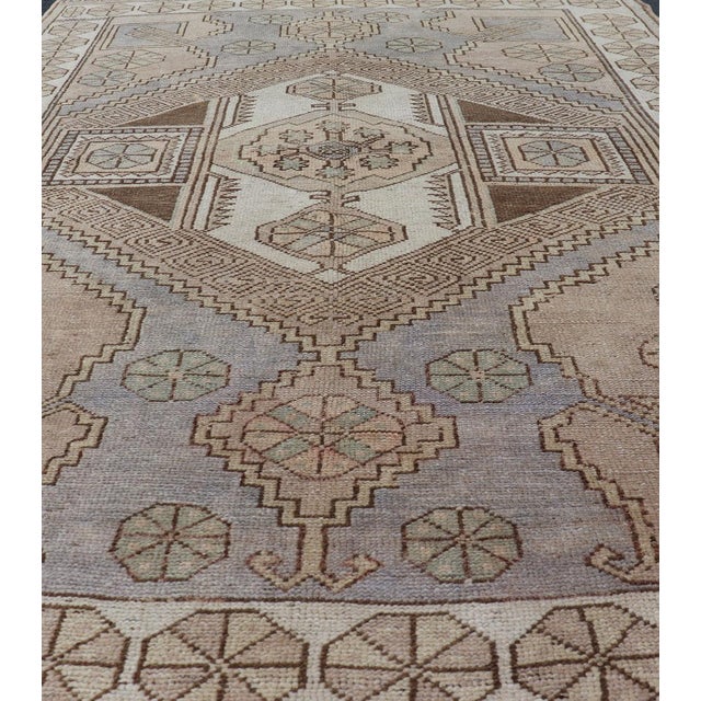 Vintage Turkish Oushak Rug in Pale Lavender, Taupe, and Cream With Medallion 4'3 X 6'8 For Sale In Atlanta - Image 6 of 11