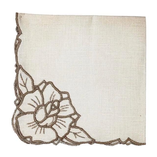 Vintage Linen Luncheon Napkins With Embroidered Flower Motif- Set of 8 For Sale - Image 9 of 9