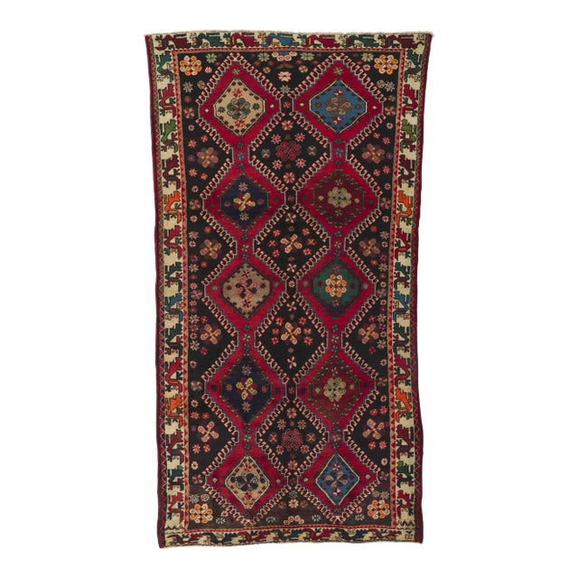 Vintage Persian Shiraz Rug - 05'02 X 09'11. For Sale