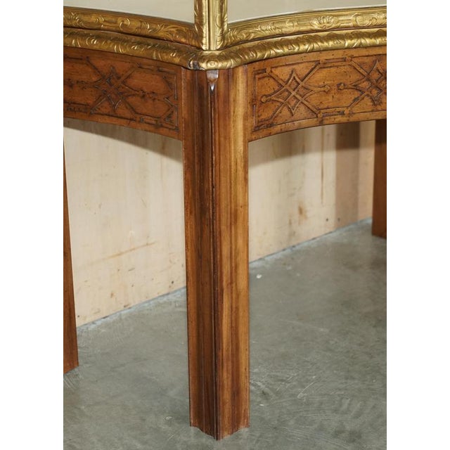Thomas Chippendale Carved Serpentine Fronted Gold Gilt Display Cabinet For Sale - Image 5 of 18
