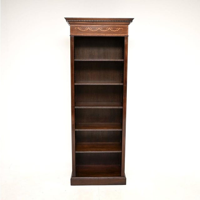 A smart and very well made antique open bookcase. This was made in England, it dates from around the 1950’s. It is of...
