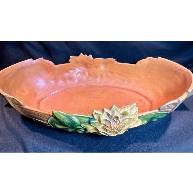 Roseville Water Lily Console Bowl in excellent condition.