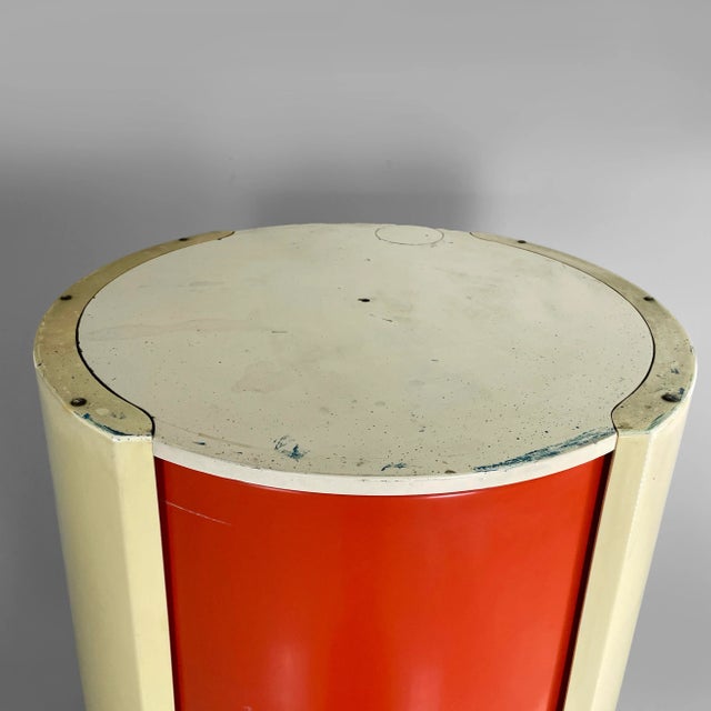 Plastic Italian Space Age Plastic Round Wardrobe by Fabio Lenci, 1970s For Sale - Image 7 of 18