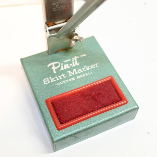 Authentic vintage "Pin-It" Skirt Marker. Manufactured by Orco Products Inc. in Dayton, Ohio This "Pin-It" tool uses a...