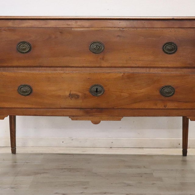 Antique 18th Century Walnut Chest of Drawers For Sale - Image 10 of 18