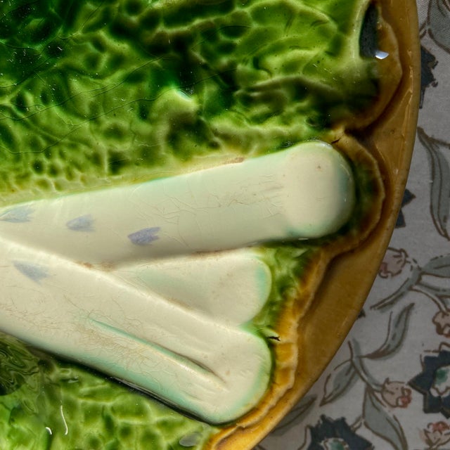French Majolica Asparagus Plates attributed to Creil & Montereau, 1890s, Set of 3 For Sale - Image 4 of 11