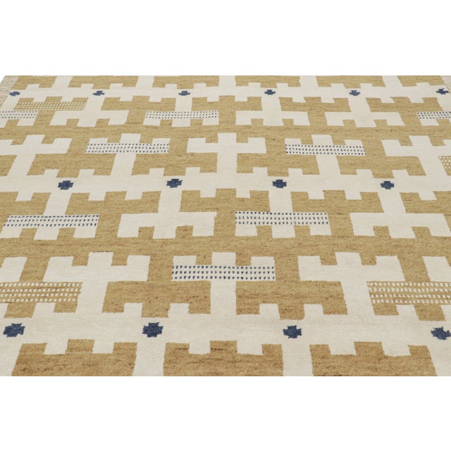 Looking for a custom size? For more information on customization capabilities, please reach out to custom@chairish.com....