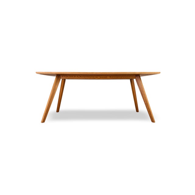 We are offering a beautiful, virtually new dining table from the brand "Vitamiun Design" for sale. This is the "Citius"...