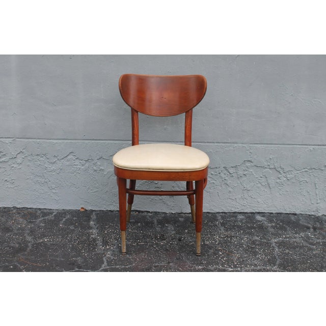 1950s Modern Bentwood Oak Side/ Accent Chair. Off white vinyl seat cushion.