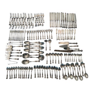 1847 Rogers Bros. “Vintage” Silverplate Flatware Master Set Pattern Introduced 1904 - 148 Pieces For Sale