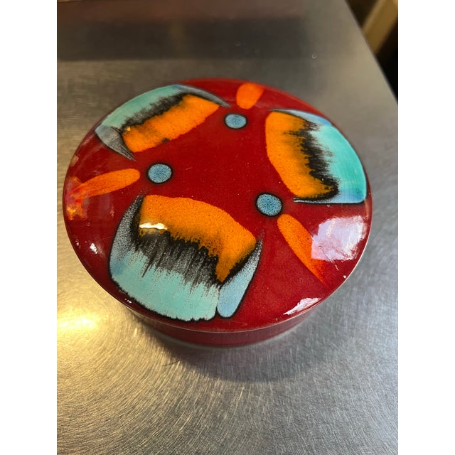 1970s Colorful Red Abstract Ceramic Bowl With Lid For Sale In Atlanta - Image 6 of 7