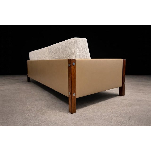 Sofa "Millor" in Rosewood, Fabric & Leather, Sergio Rodrigues, 1960s For Sale - Image 9 of 13