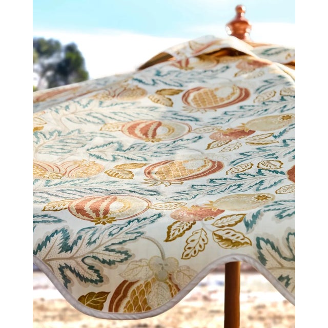 An elegant large-scale painterly design of oversized fruits and leaves in soft watercolour tones adorn this easy-to-use...