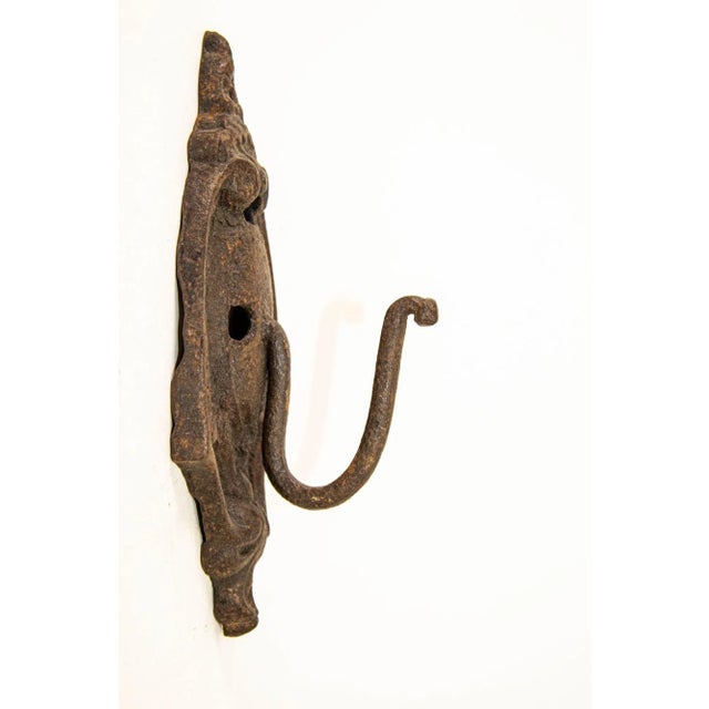 Antique Cast Iron Metal Wall Coat Hook Hanger Hardware. This is a very unique style for a wall coat hook. It is supported...